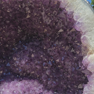 Amethyst Druse – Geode – Harmonie und Entspannung - 130x75x54cm - Nr. 101