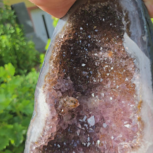 Amethyst Druse – Geode - 48x26x21cm und 19,2kg – Steinwelten OG - Nr. 190, unique decorative piece for interiors and meditation.