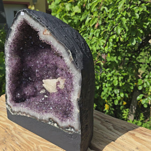 Amethyst Druse – Geode - 38x34x18cm und 23,6kg – Steinwelten OG - Nr. 153, unique decorative stone for interior design and meditation spaces.