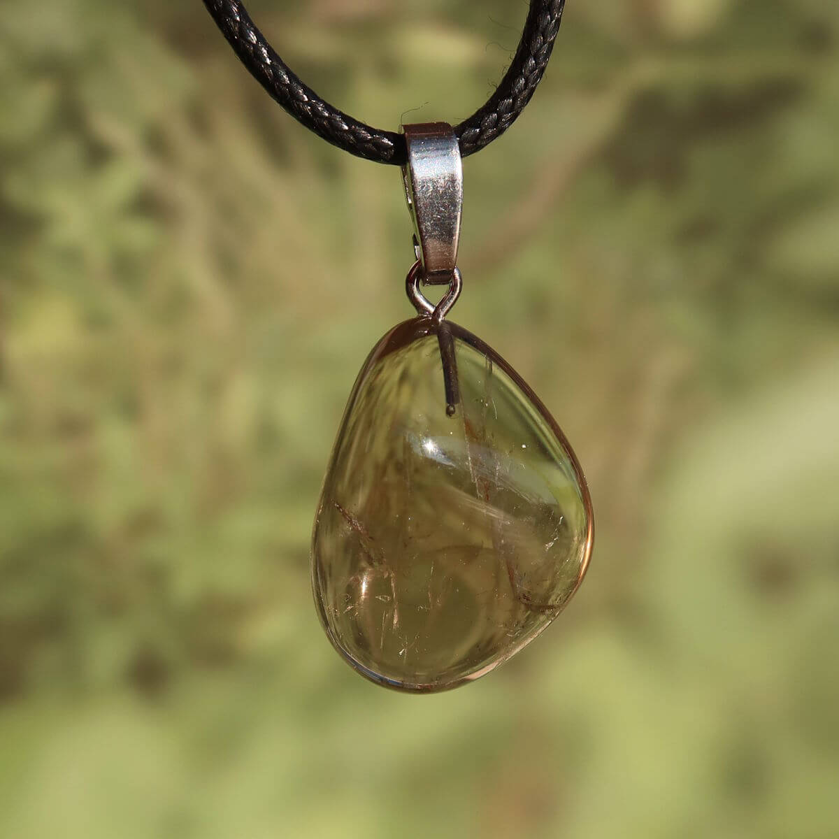Rauchquarz Anhänger - Anti Stress Stein - Nr. 1 mit natürlicher Farbstruktur und Silberöse, ideal für Entspannung.