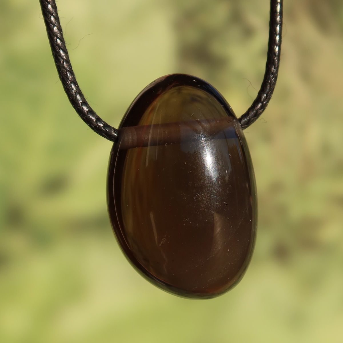 Rauchquarz gebohrt - Anti Stress Stein - Nr. 17, einzigartiger Anhänger mit warmen braunen Tönen.