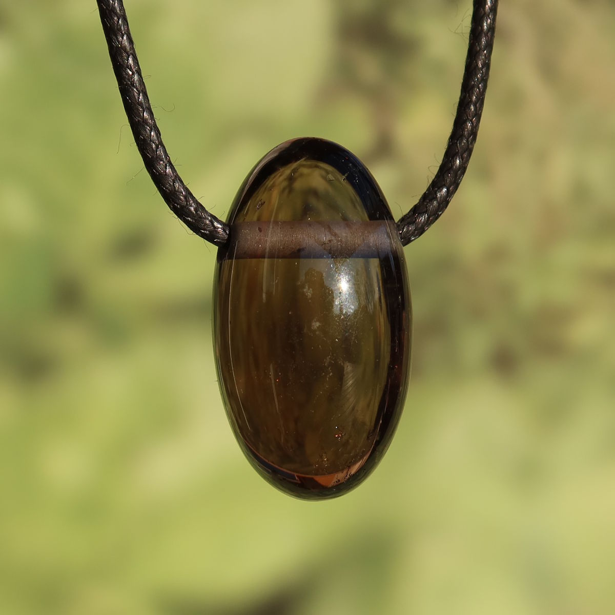 Rauchquarz gebohrt - Anti Stress Stein - Nr. 10, einzigartiger Anhänger mit natürlichen Brauntönen.