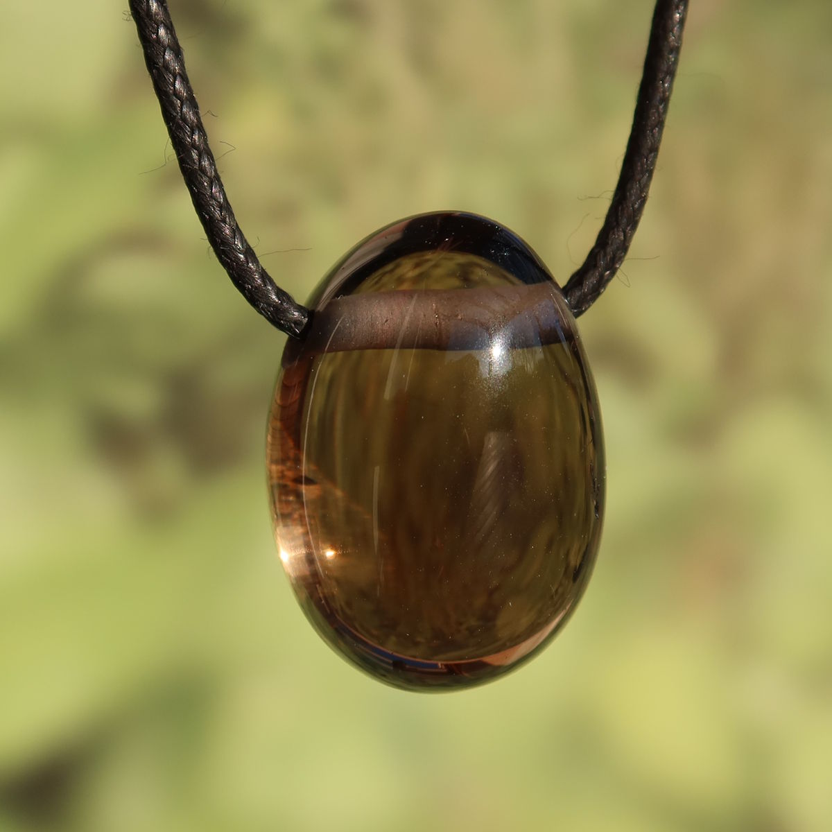 Rauchquarz gebohrt - Anti Stress Stein - Nr. 5 Anhänger, in warmen Brauntönen, einzigartig und handgefertigt.