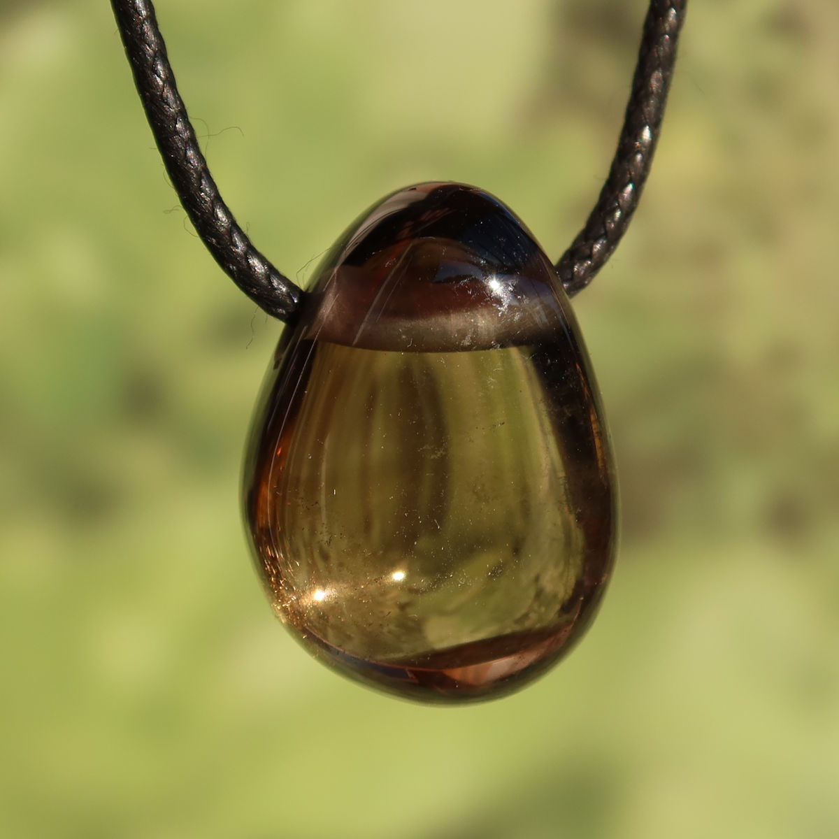 Rauchquarz gebohrt - Anti Stress Stein - Nr. 15, einzigartiger Anhänger in warmen rauchigen Brauntönen.
