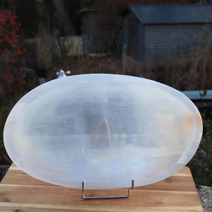 Selenit Schale XL - 37x21cm - Dekorative Ladeschale für Reinigung & Neuladen von Kristallen Nr.39 auf einem Holzbrett