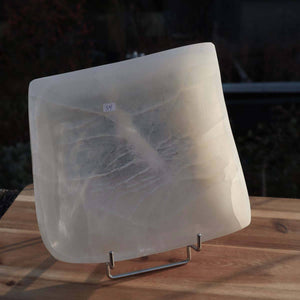 Selenit Schale XL - 20x21cm - Dekorative Ladeschale für Reinigung & Neuladen von Kristallen Nr.34 auf Holzuntergrund