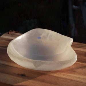 Selenit Schale XL - 22x19cm - Dekorative Ladeschale für Reinigung & Neuladen von Kristallen Nr.30 auf Holztisch