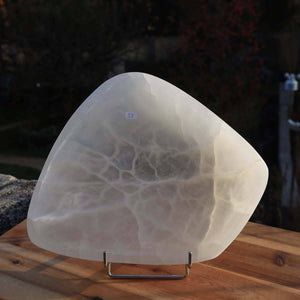 Selenit Schale XL - 27x20cm - Dekorative Ladeschale für Reinigung & Neuladen von Kristallen Nr.33 auf Holzuntergrund