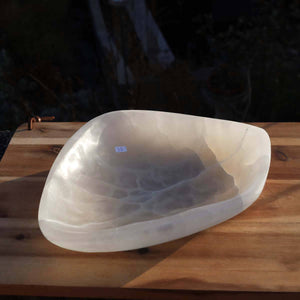 Selenit Schale XL - 27x20cm - Dekorative Ladeschale für Reinigung & Neuladen von Kristallen Nr.33 auf Holztisch