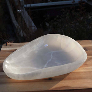 Selenit Schale XL - 28x21cm - Dekorative Ladeschale für Reinigung & Neuladen von Kristallen Nr.35 auf Holzuntergrund