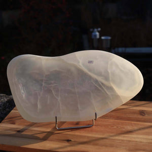 Selenit Schale XL - 30x16cm - Dekorative Ladeschale für Reinigung & Neuladen von Kristallen Nr.29 auf Holztisch im Freien