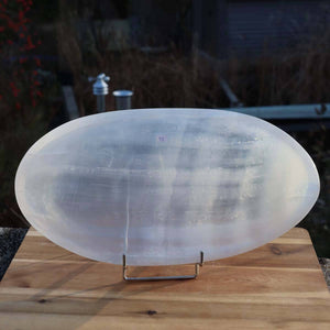 Selenit Schale XL - 35x18cm - Dekorative Ladeschale für Reinigung & Neuladen von Kristallen Nr.43 auf einem Holzbrett