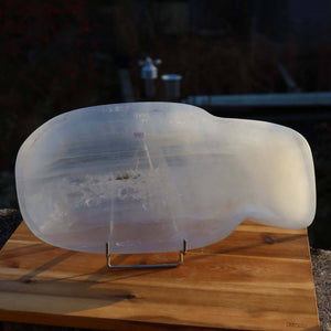 Selenit Schale XL - 35x18cm - Dekorative Ladeschale für Reinigung & Neuladen von Kristallen Nr.44 auf Holzuntergrund