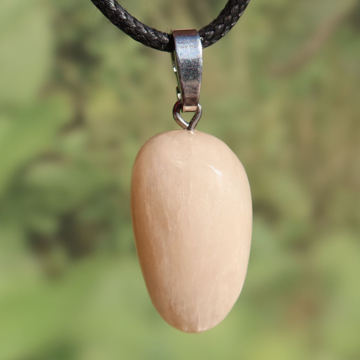 Stilbit Anhänger - Leichtigkeit und Kreativität - Nr. 2 in zartem Creme-Pfirsich, natürliche Strukturen, eleganter Look.