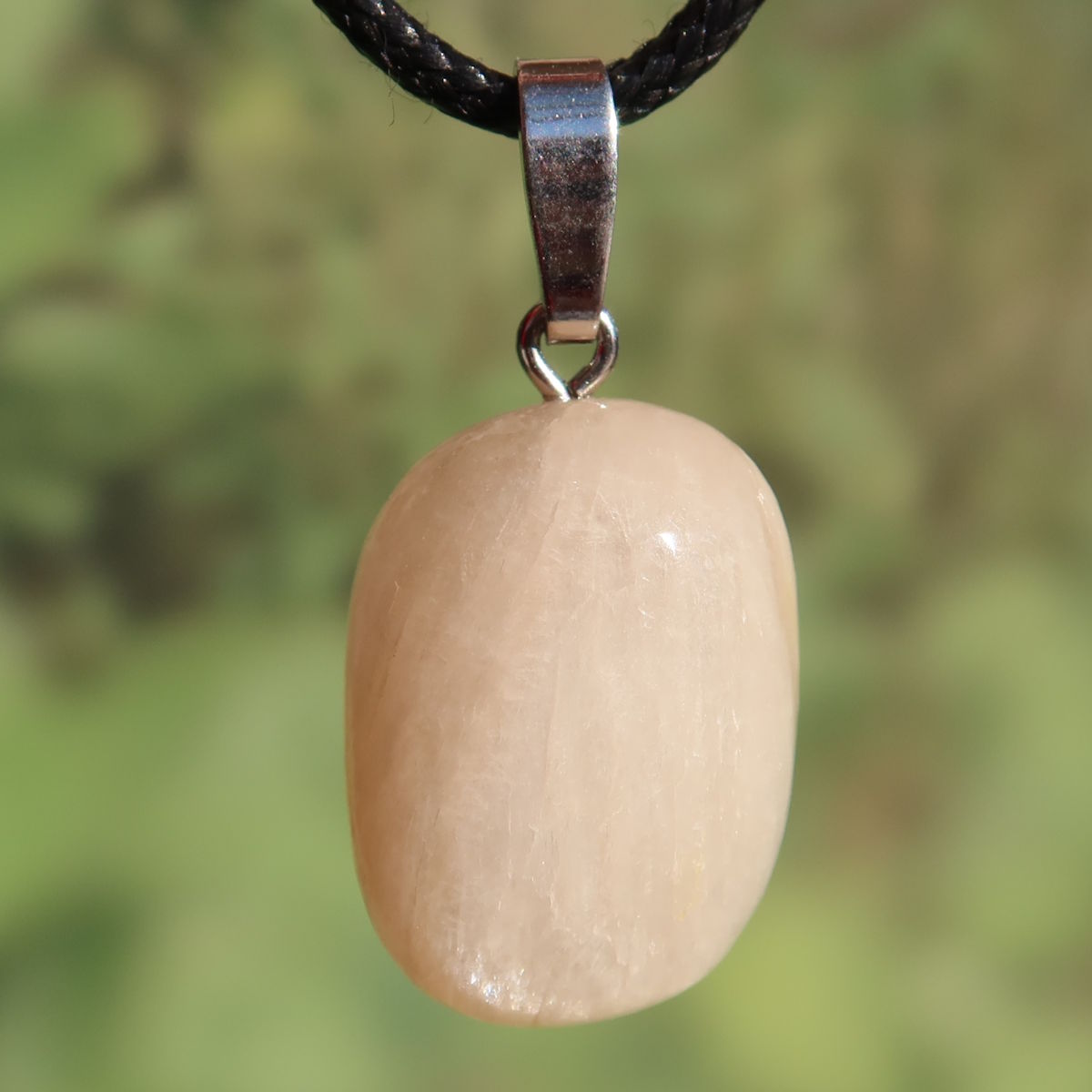 Stilbit Anhänger - Leichtigkeit und Kreativität - Nr. 3, zartes Creme-Peach Design mit feinen Strukturen.