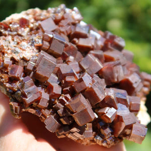 Vanadinit - Natürliche Kristallstufe aus Marokko 10x8x6cm - 0,74kg Nr.15 mit leuchtenden Kristallen