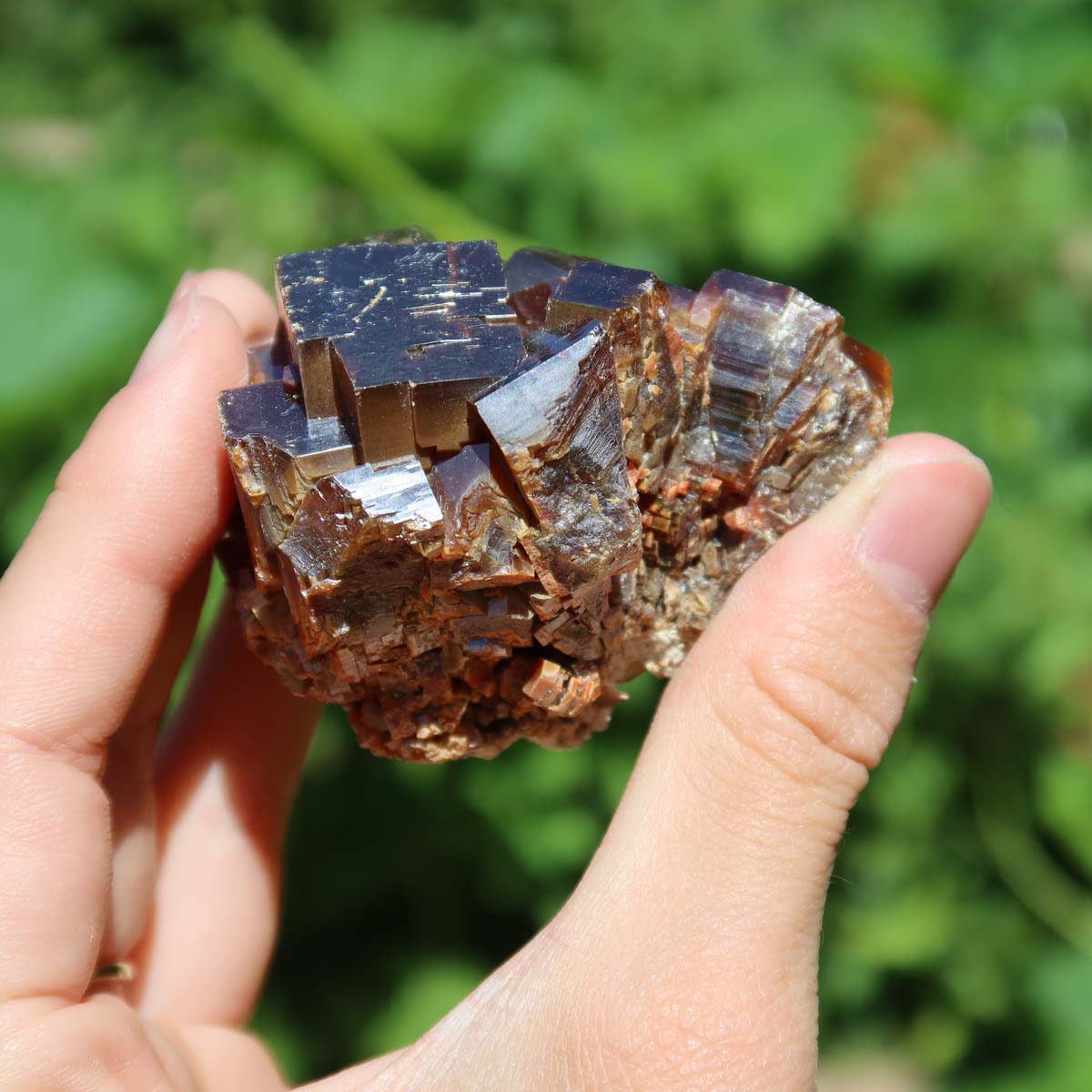 Vanadinit - Natürliche Kristallstufe aus Marokko 5x5x4cm - 0,25kg Nr.3 in der Hand, leuchtende Kristalle.