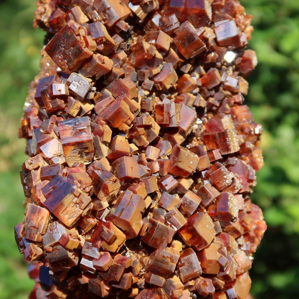 Vanadinit - Natürliche Kristallstufe aus Marokko 26x17x12cm - 7,5kg Nr.103 in der Hand