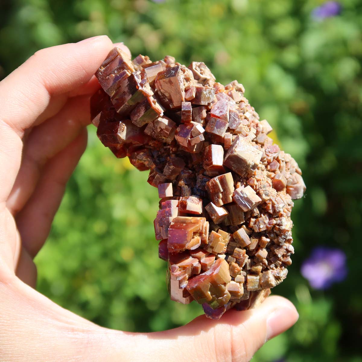 Vanadinit - Natürliche Kristallstufe aus Marokko 8x4,5x4cm - 0,3kg Nr.6 in leuchtendem Rot mit hexagonalen Kristallen.